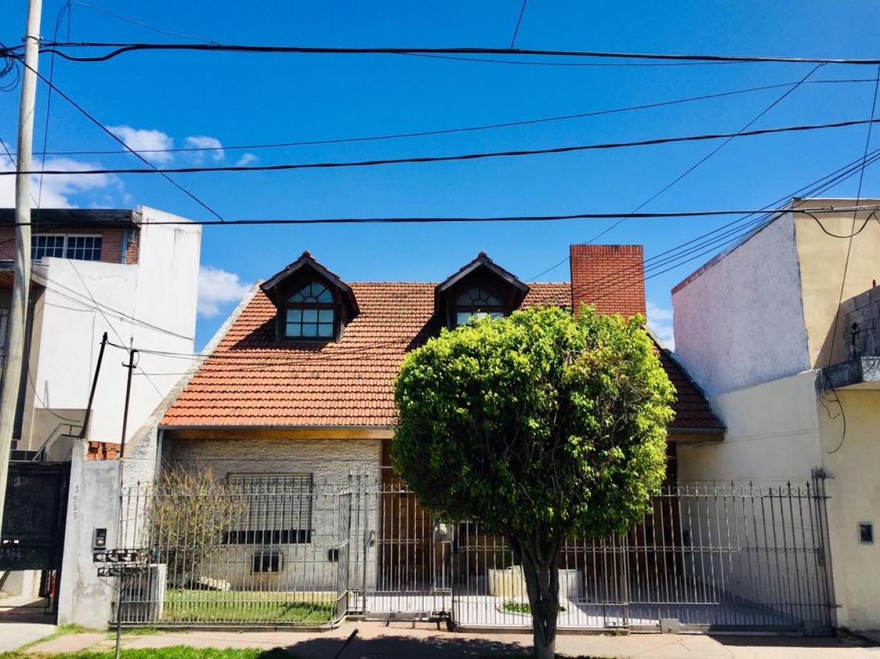 Foto Casa en Venta en Villa Luzuriaga, Buenos Aires - U$D 240.000 - pix64272674 - BienesOnLine