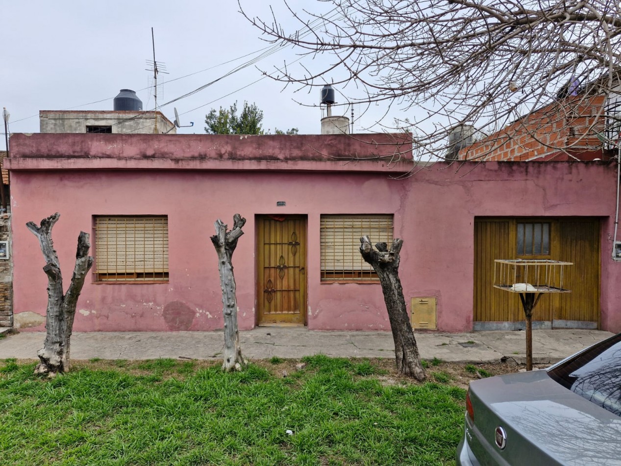 VENTA CASA DE 3 AMBIENTES  -  A REFACCIONAR - ISIDRO CASANOVA