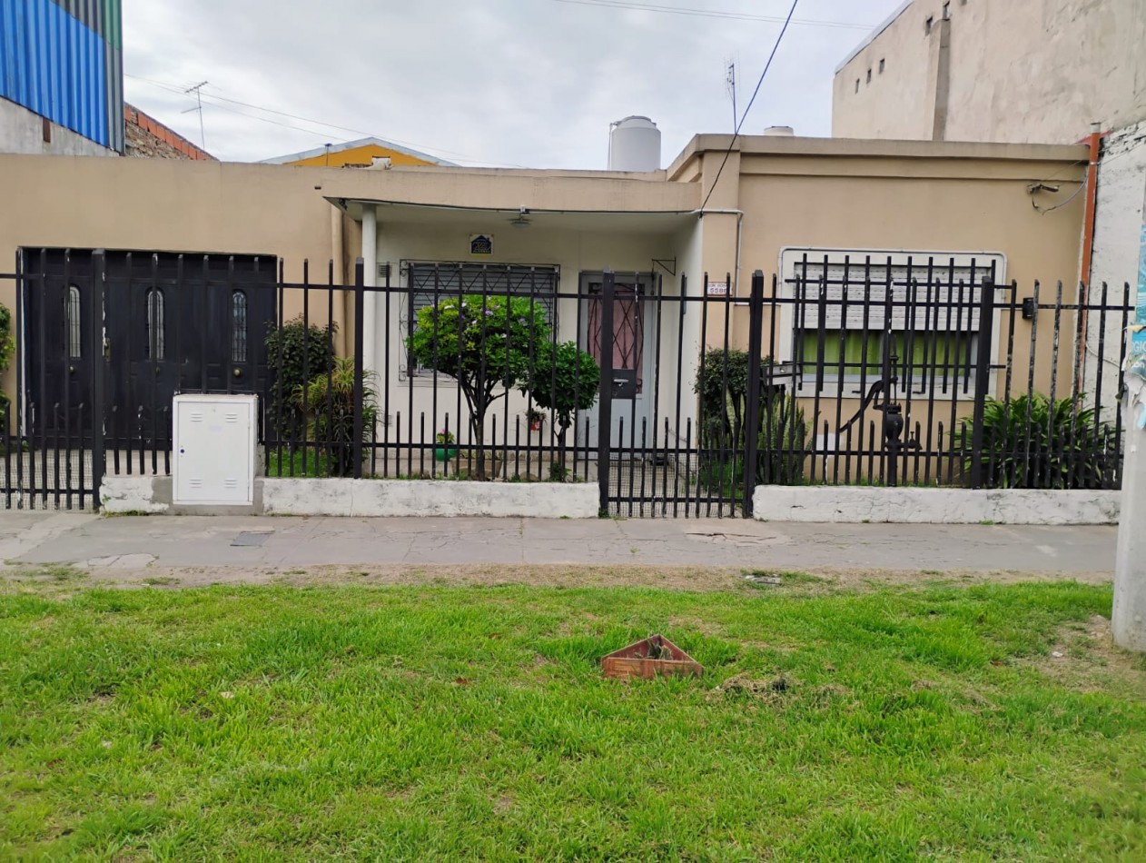 VENTA CASA 3 AMBIENTES - MORON