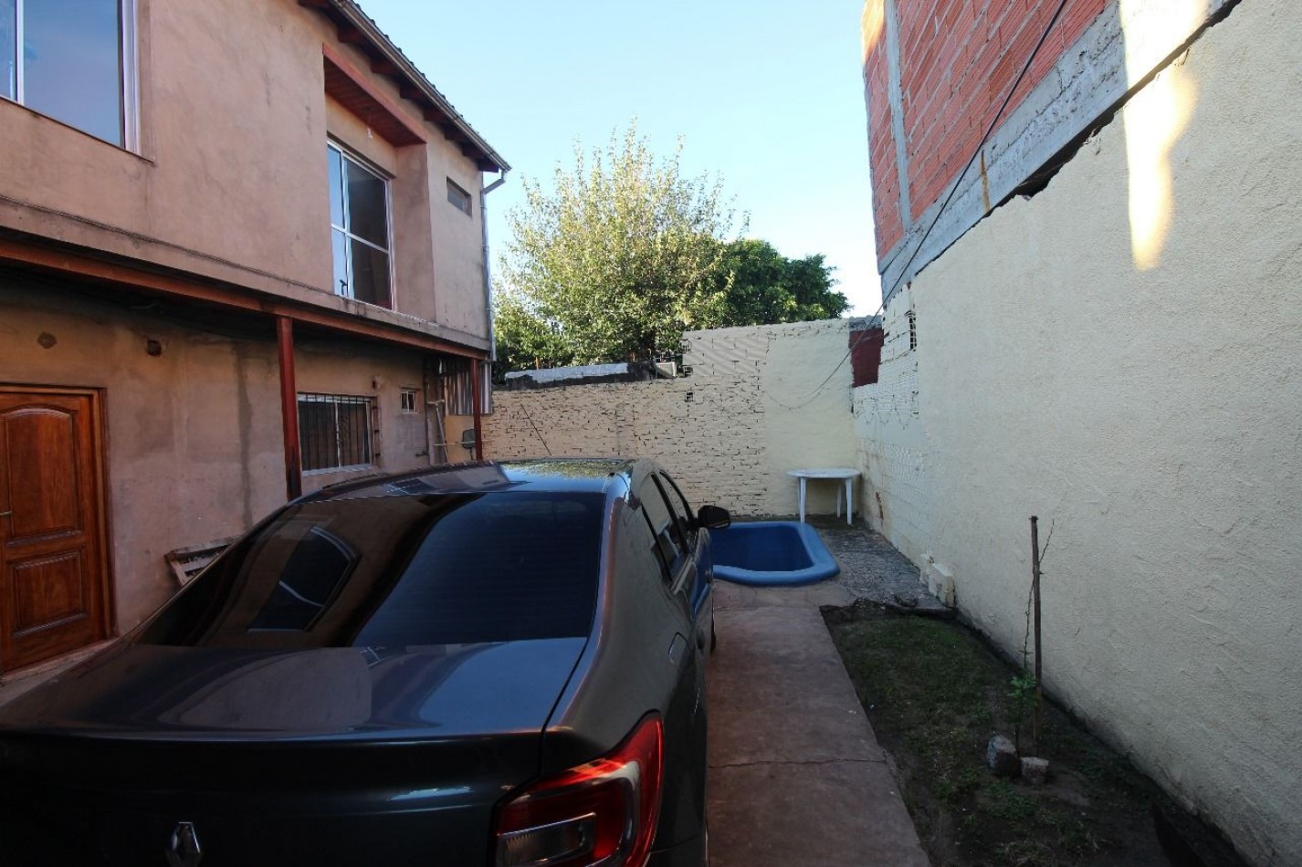 casa en venta con lote y 2 viviendas - la tablada