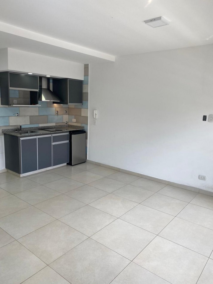 ALQUILER MONOAMBIENTE SEMI AMOBLADO