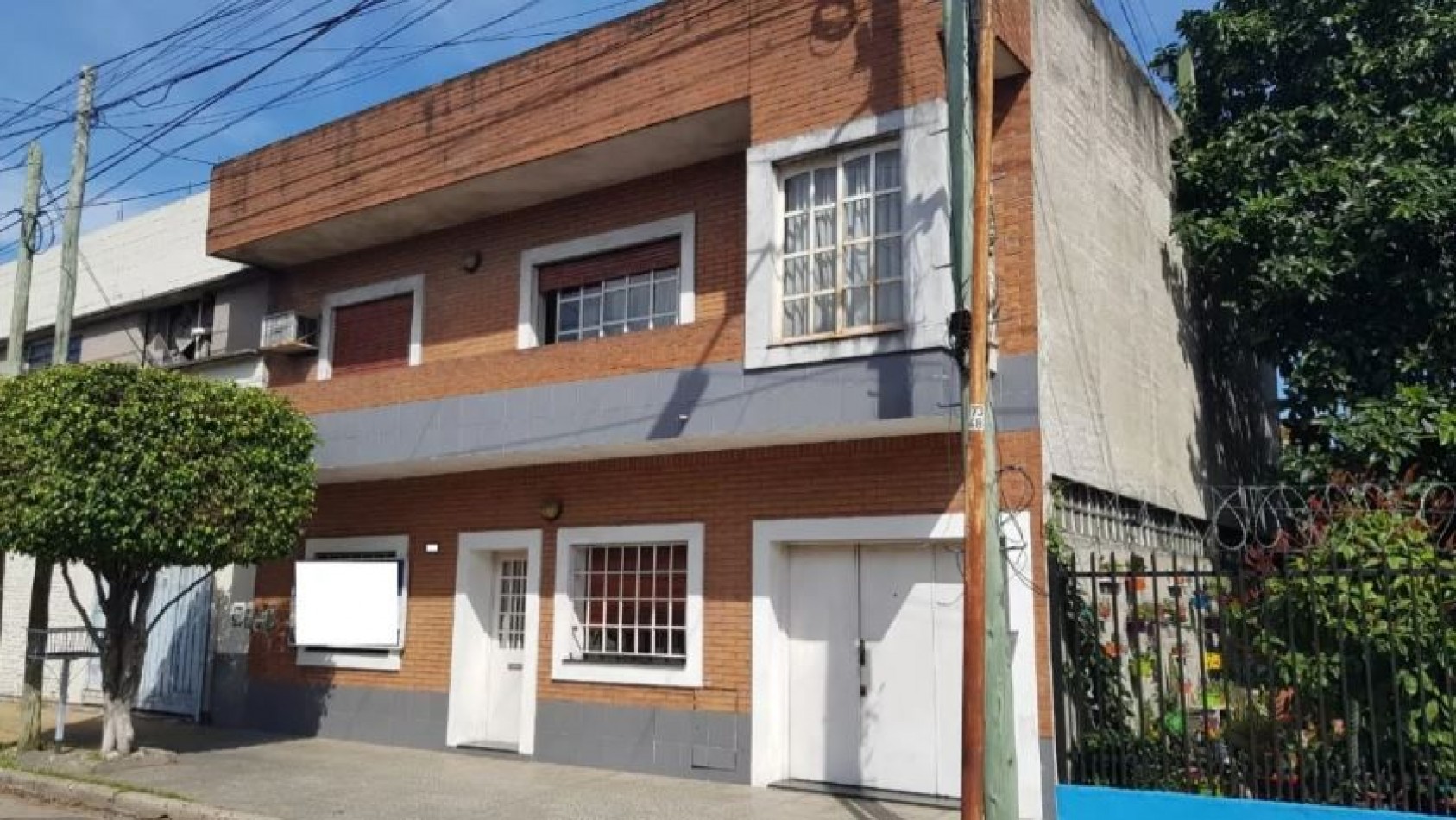 Casa 7 AMBIENTES en San Justo con patio y cochera