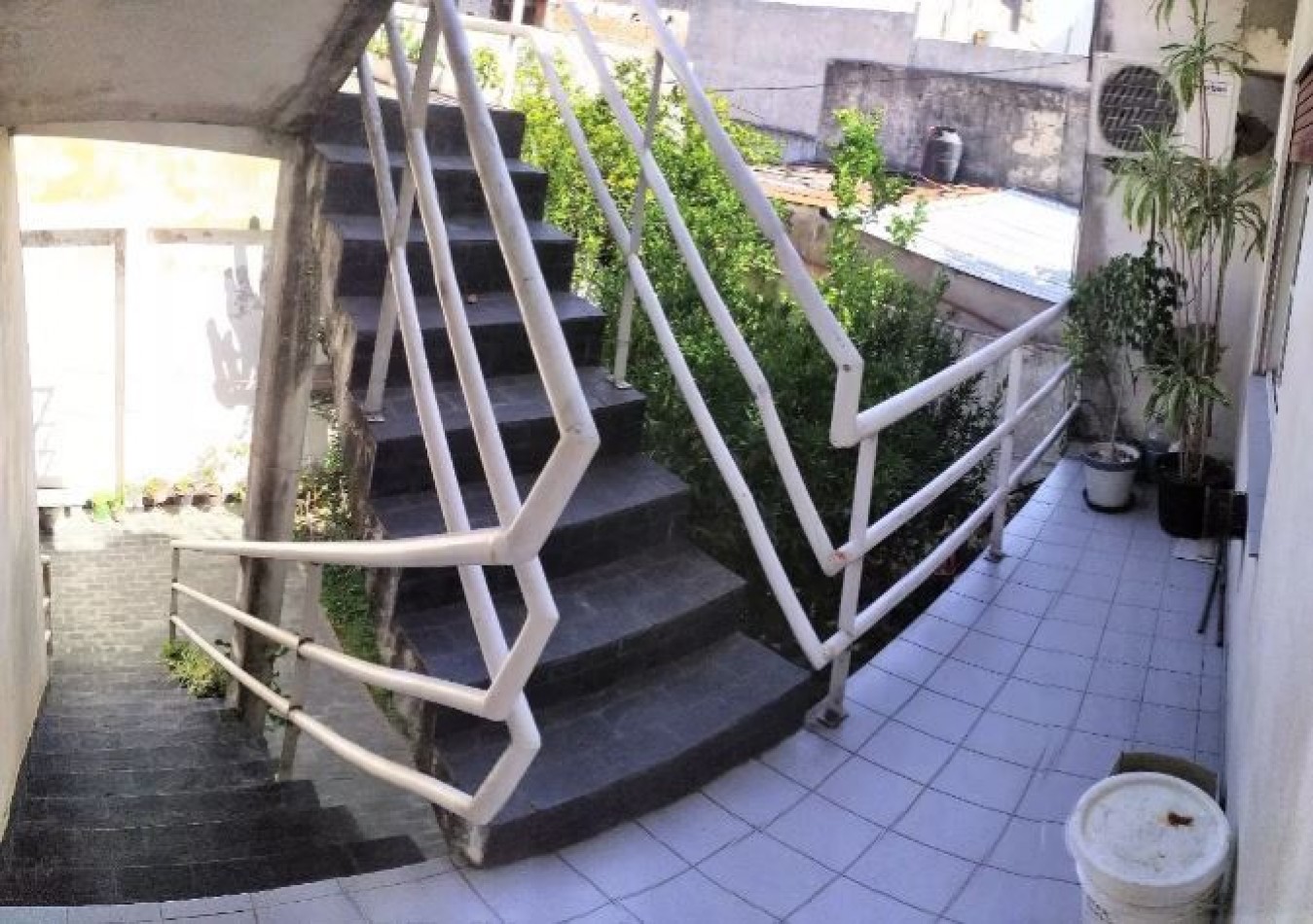 Casa 7 AMBIENTES en San Justo con patio y cochera