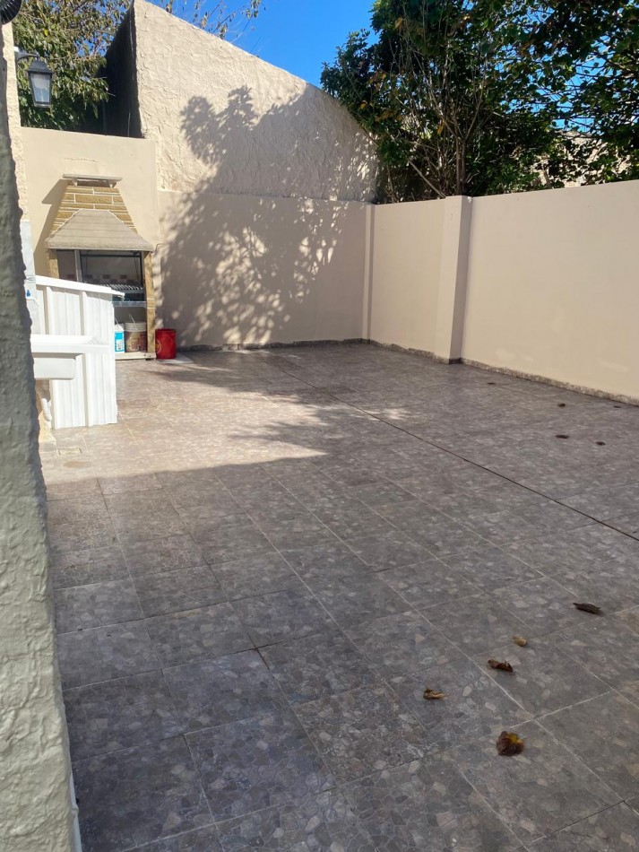 Alquiler Departamento 3 ambientes con patio -San Justo
