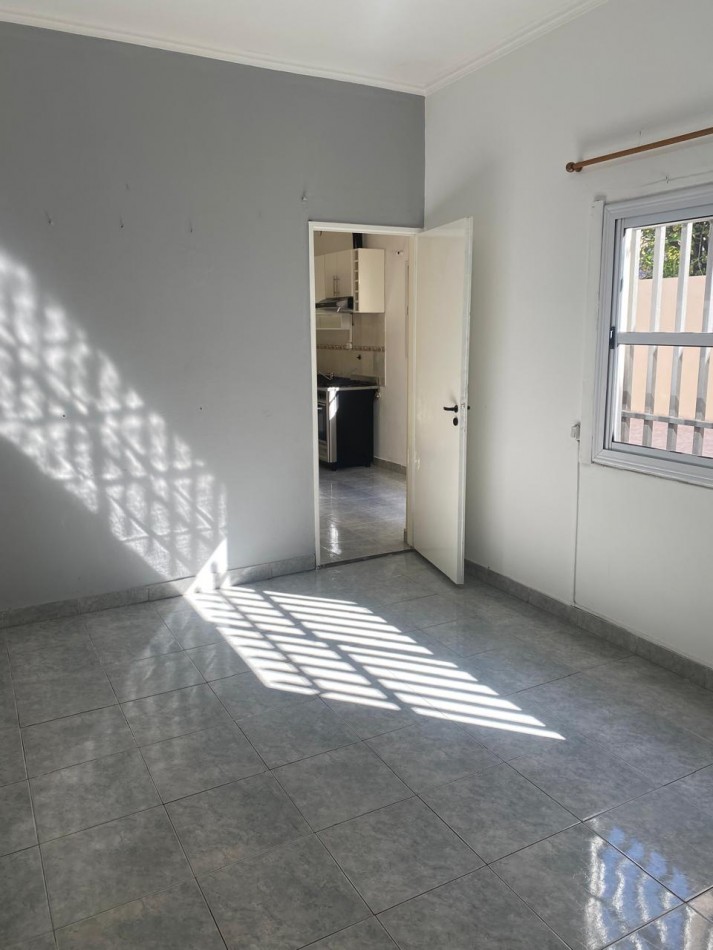 Alquiler Departamento 3 ambientes con patio -San Justo
