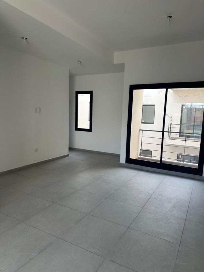 Alquiler Departamento 3 ambientes con cochera - Villa Luzuriaga 