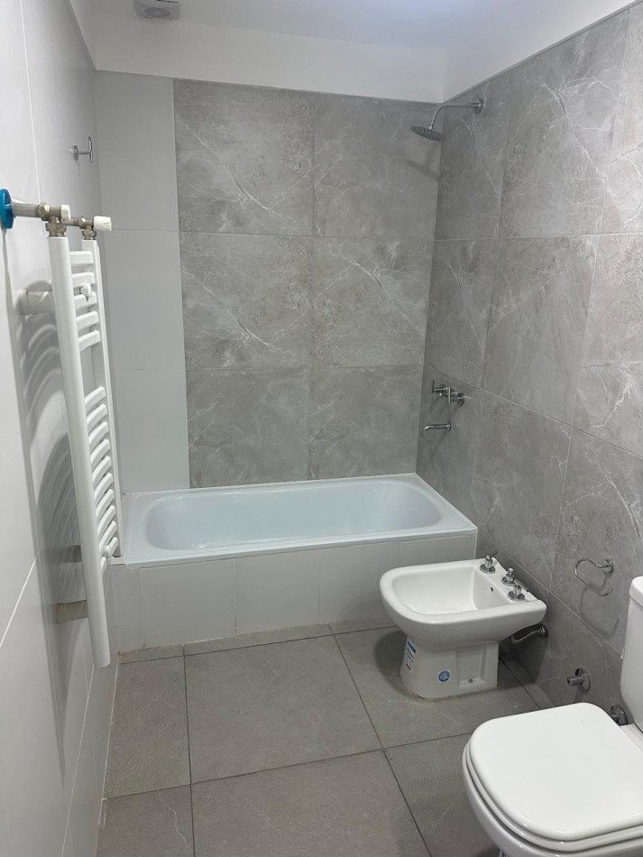 Alquiler Departamento 3 ambientes con cochera - Villa Luzuriaga 