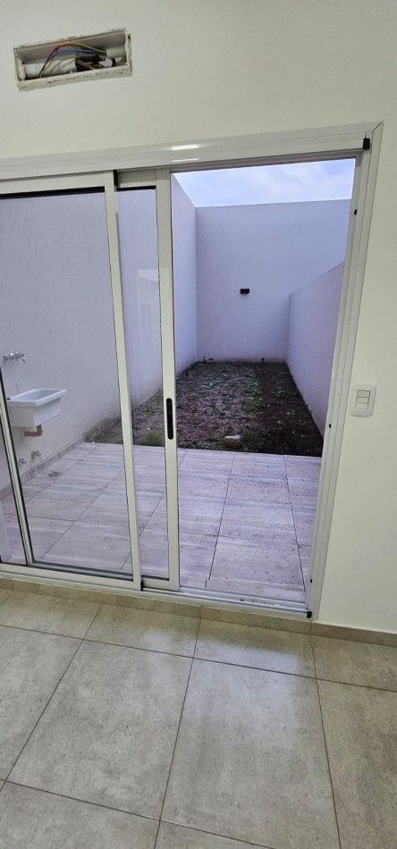 Departamento 2 ambientes con patio a estrenar - Lomas del mirador