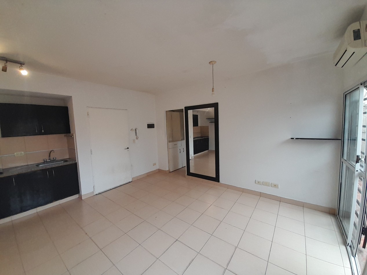 ALQUILER DEPARTAMENTO DE 2 AMBIENTES CON PATIO EN VILLA SARMIENTO