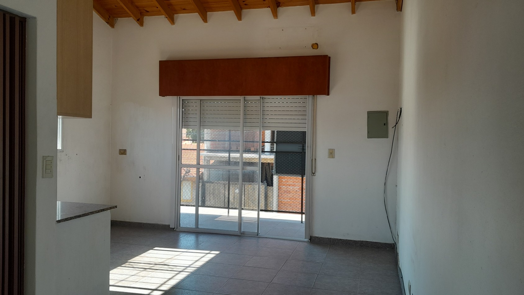 EN ALQUILER PH 2 AMBIENTES EN CASANOVA
