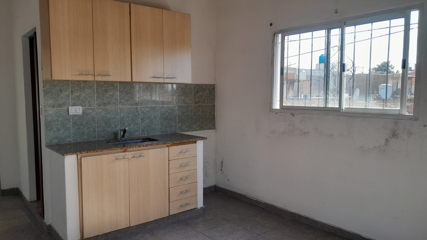 EN ALQUILER PH 2 AMBIENTES EN CASANOVA
