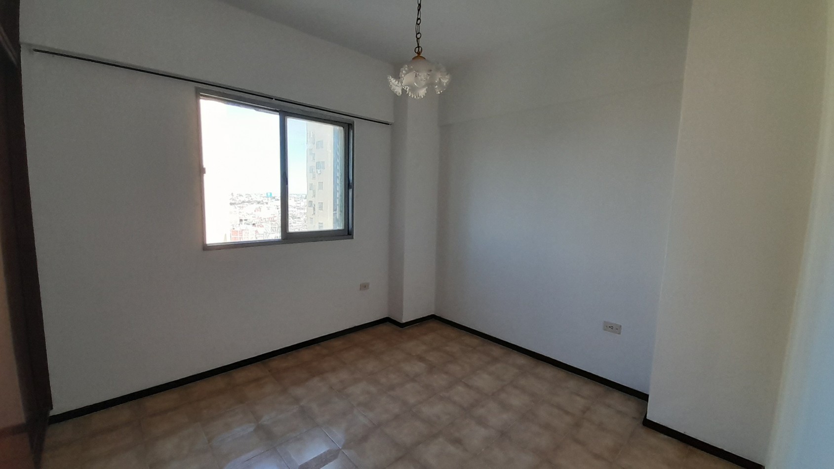 EN ALQUILER DEPARTAMENTO 3 AMBIENTES CON COCHERA - VILLA MADERO