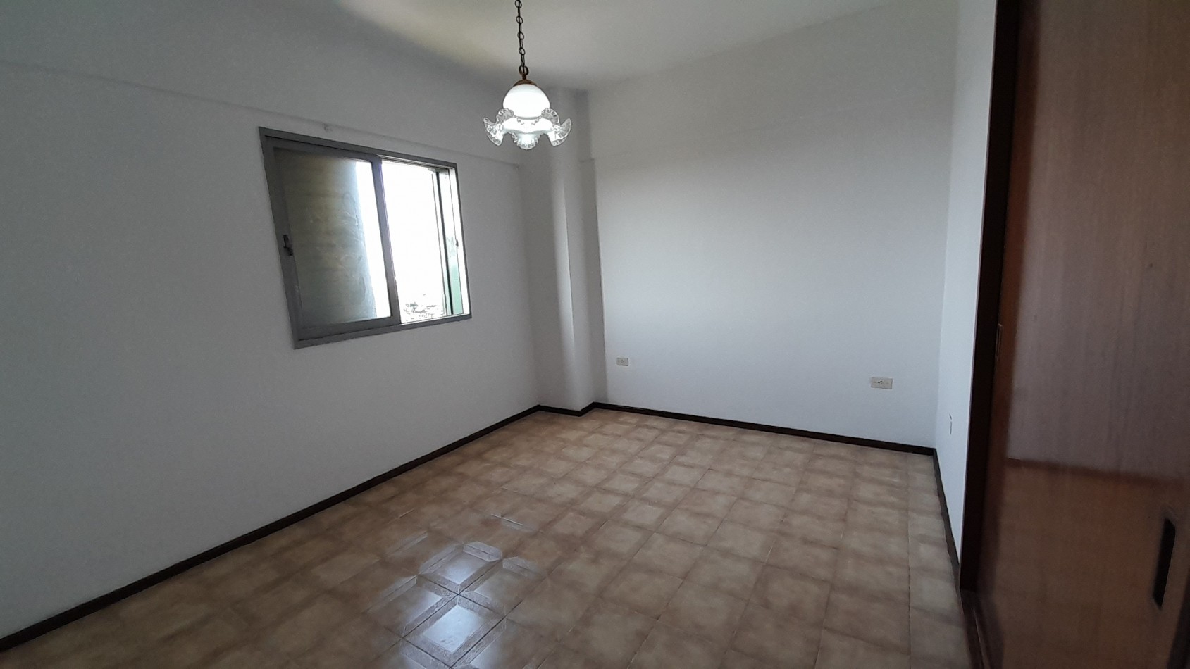EN ALQUILER DEPARTAMENTO 3 AMBIENTES CON COCHERA - VILLA MADERO