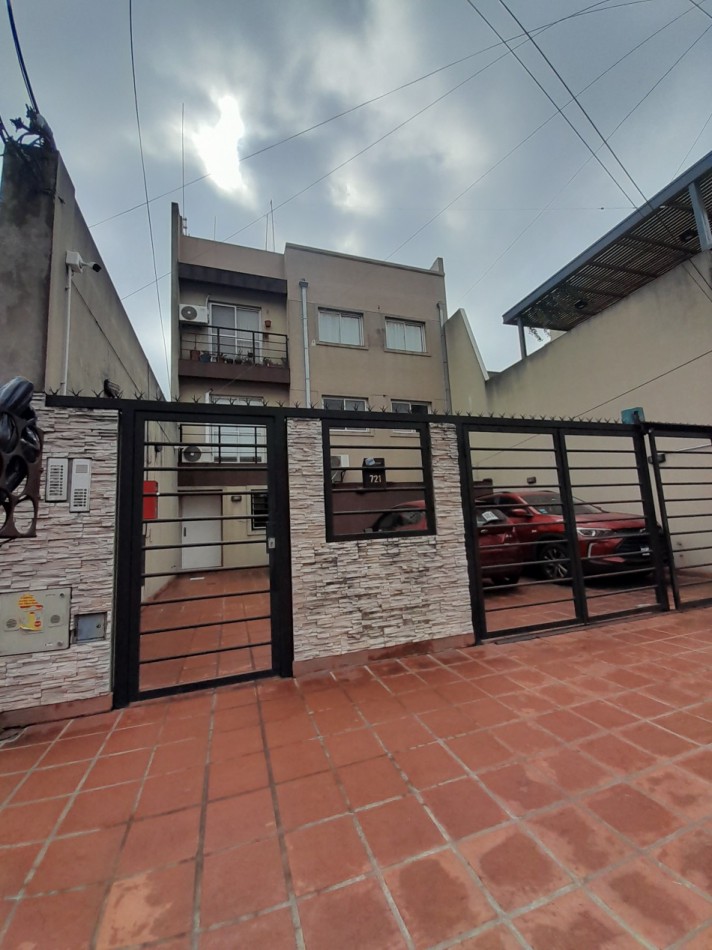 ALQUILER DEPARTAMENTO DE 2 AMBIENTES CON PATIO EN VILLA SARMIENTO