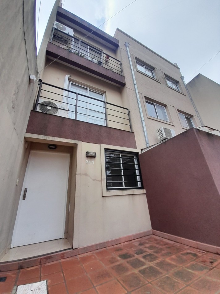 ALQUILER DEPARTAMENTO DE 2 AMBIENTES CON PATIO EN VILLA SARMIENTO