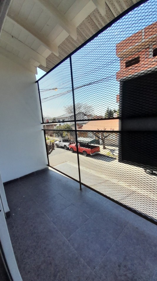 EN ALQUILER PH 2 AMBIENTES EN CASANOVA