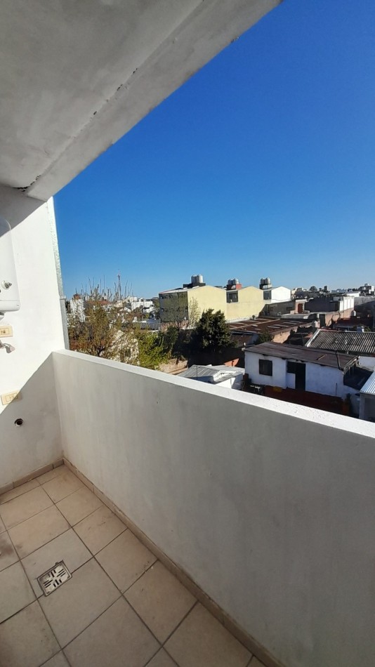 ¡EN VENTA DEPARTAMENTO DE 2 AMBIENTES EN RAMOS MEJIA!