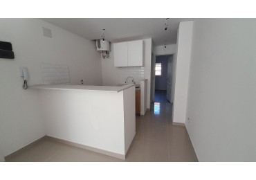 EN VENTA 2 AMBIENTES CON PATIO A ESTRENAR EN RAMOS MEJIA