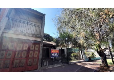 EN VENTA CASA DE 3 AMBIENTES CON PILETA Y DEPARTAMENTO DE 2 AMBIENTES